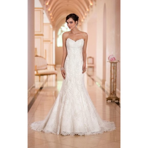 Ivory Lace Wedding Dress by Stella York, Size 4 - Picture 2 of 7